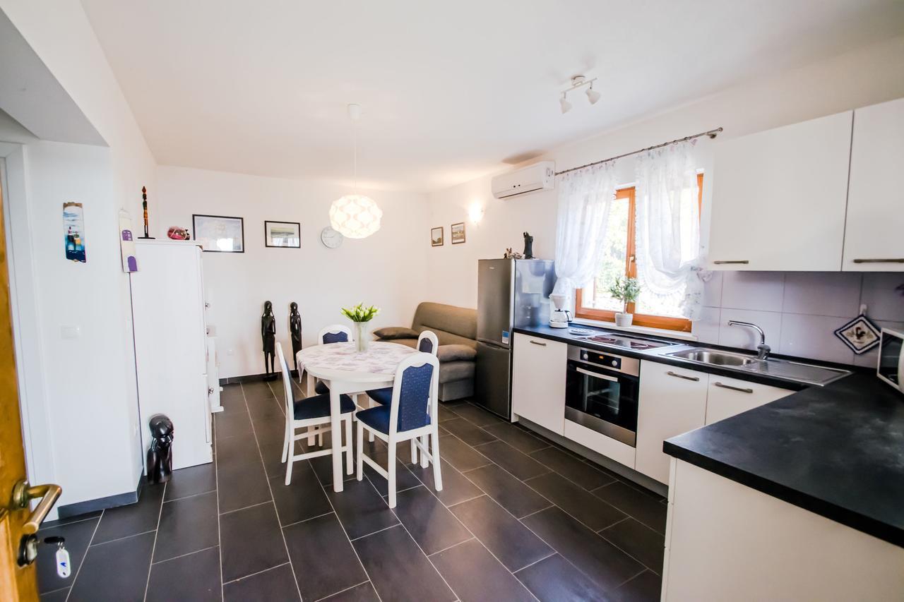 Apartments Toni Vinišće Zewnętrze zdjęcie