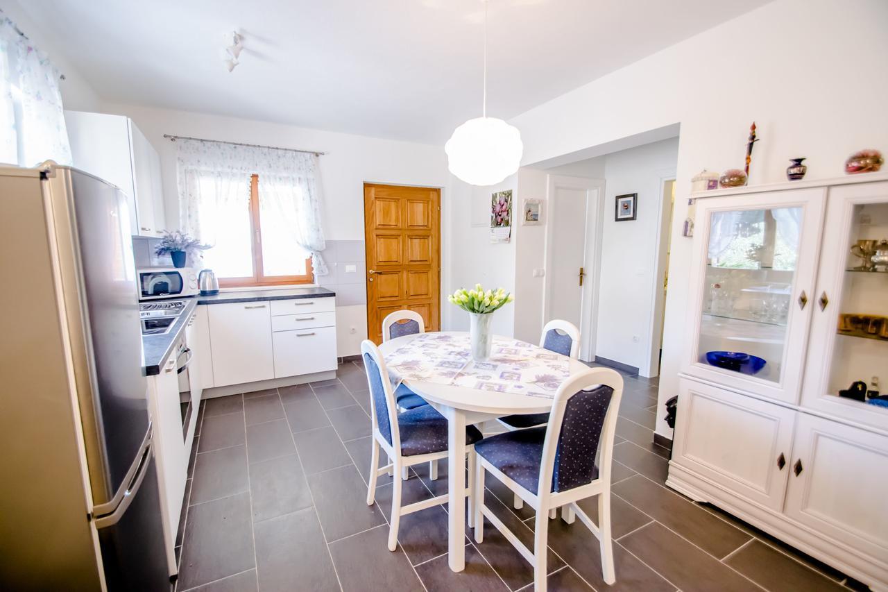 Apartments Toni Vinišće Zewnętrze zdjęcie