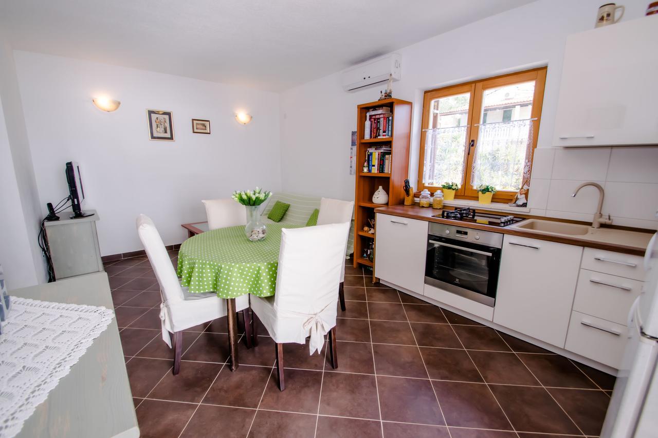 Apartments Toni Vinišće Zewnętrze zdjęcie