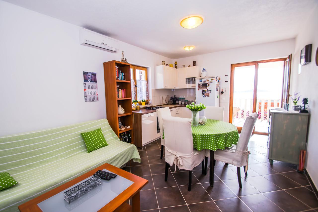 Apartments Toni Vinišće Zewnętrze zdjęcie