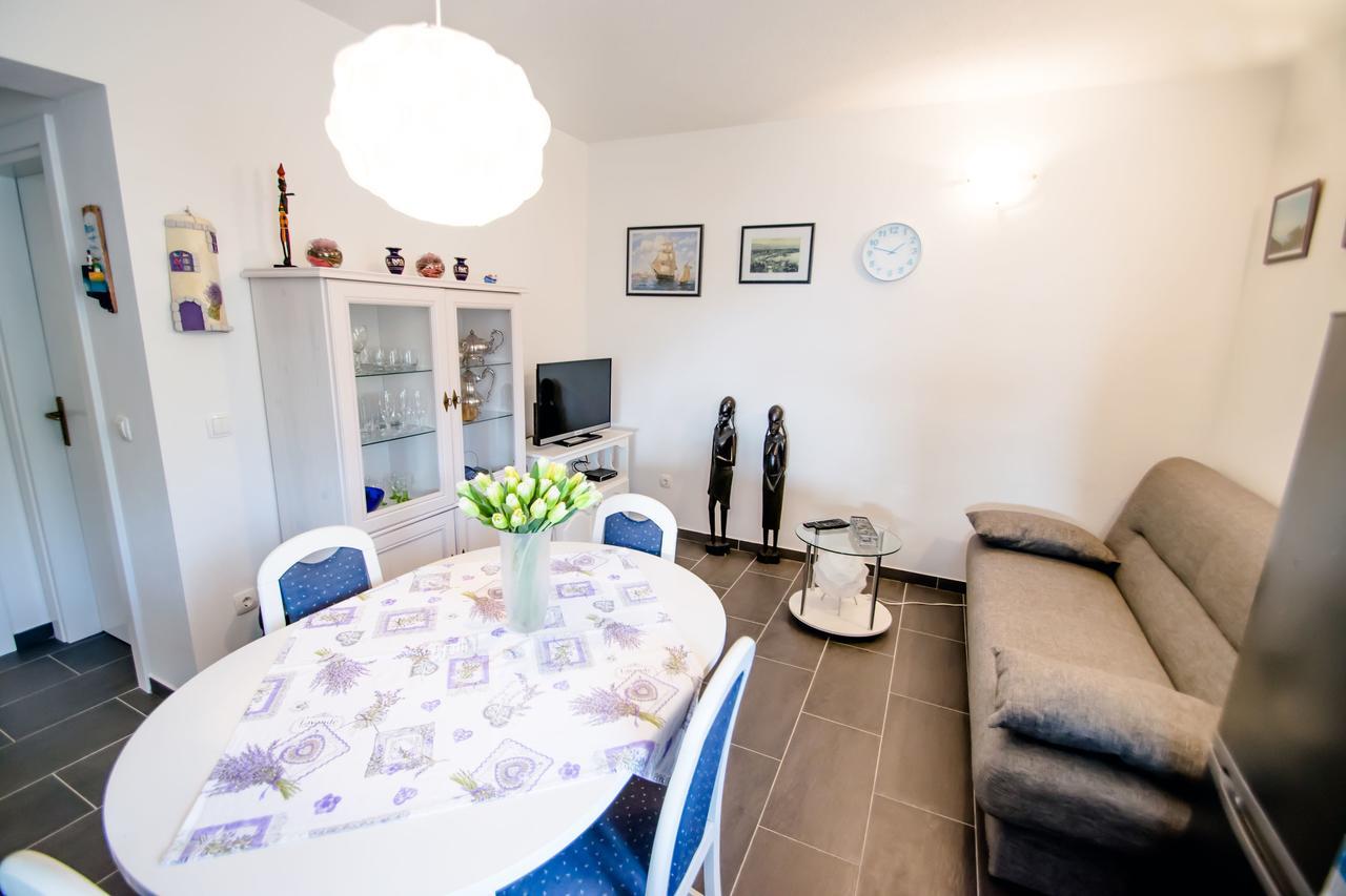 Apartments Toni Vinišće Zewnętrze zdjęcie