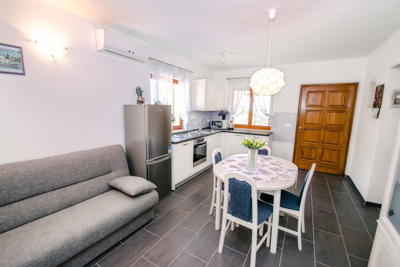 Apartments Toni Vinišće Zewnętrze zdjęcie