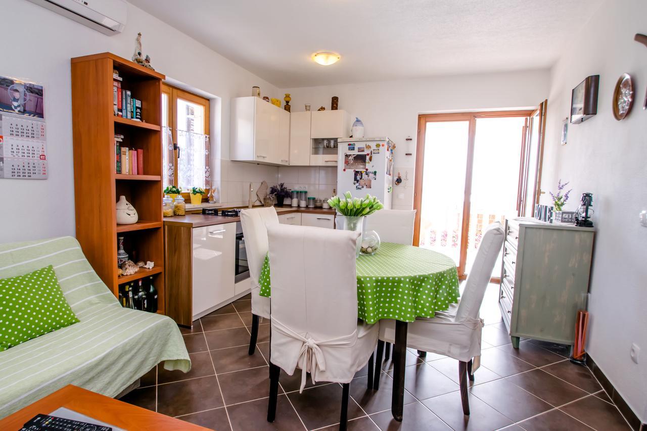 Apartments Toni Vinišće Zewnętrze zdjęcie
